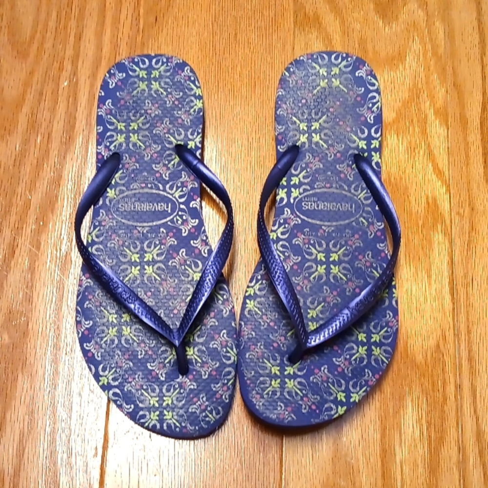Havaianas purple sandals